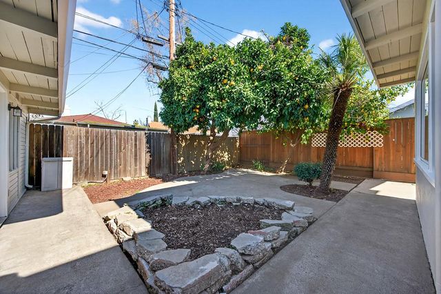 1017 Yale St, Sacramento, CA 95818