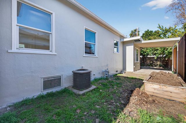 1017 Yale St, Sacramento, CA 95818