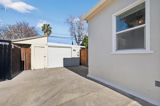 1017 Yale St, Sacramento, CA 95818