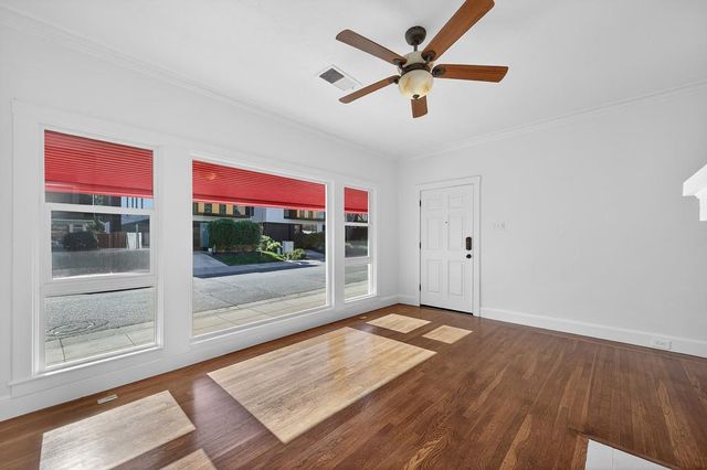 1017 Yale St, Sacramento, CA 95818