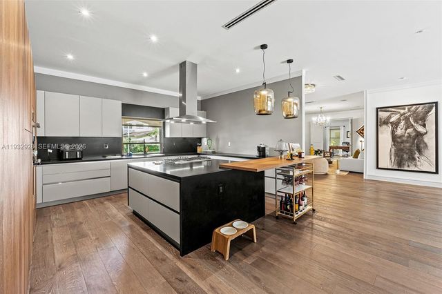 680 Buttonwood Ln, Miami, FL 33137