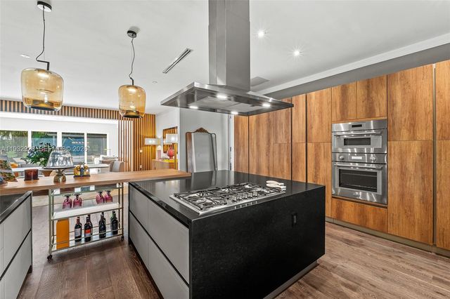 680 Buttonwood Ln, Miami, FL 33137