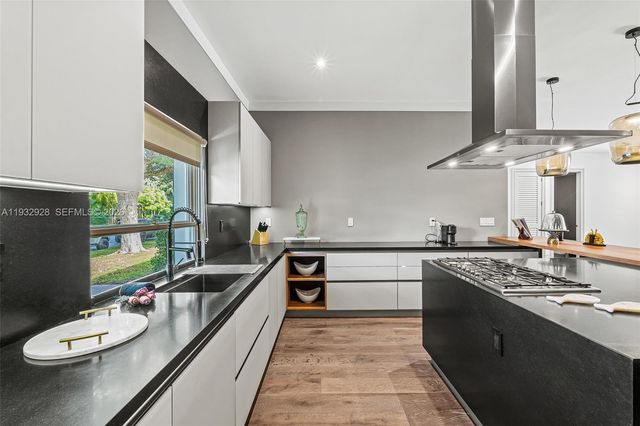 680 Buttonwood Ln, Miami, FL 33137