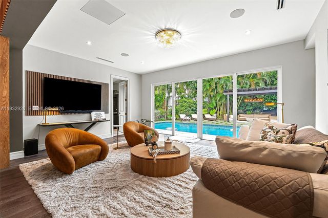 680 Buttonwood Ln, Miami, FL 33137