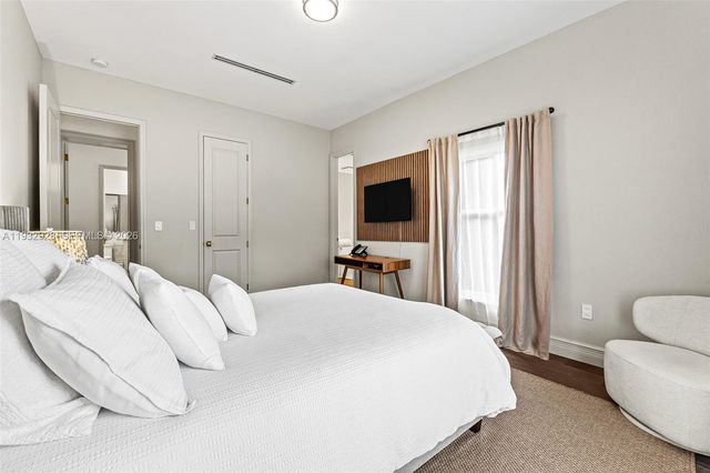 680 Buttonwood Ln, Miami, FL 33137