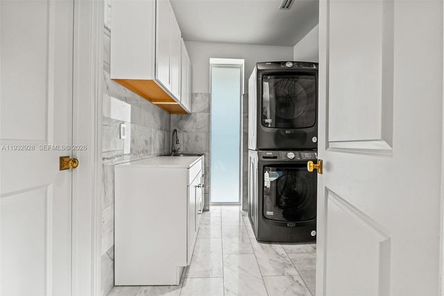 680 Buttonwood Ln, Miami, FL 33137