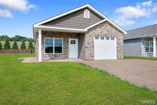 111 Meadow View Court, Elsberry, MO 63343