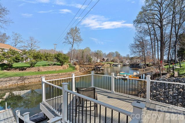 2474 Green Point Lane, Denver, NC 28037