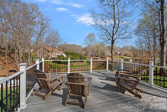 2474 Green Point Lane, Denver, NC 28037