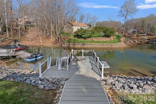 2474 Green Point Lane, Denver, NC 28037