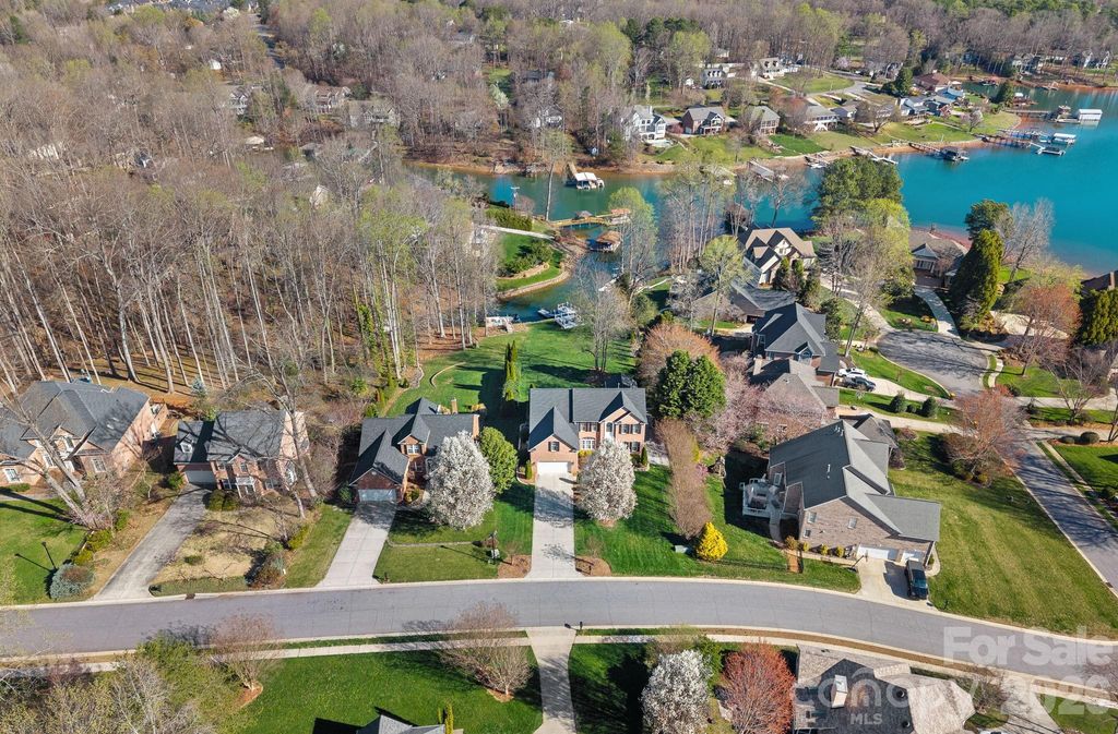 2474 Green Point Lane, Denver, NC 28037