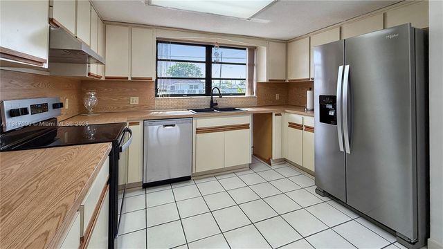 8877 SW 36th St, Miami, FL 33165