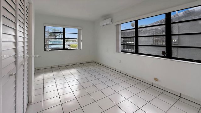 8877 SW 36th St, Miami, FL 33165