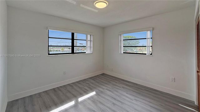 8877 SW 36th St, Miami, FL 33165