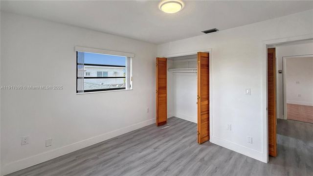 8877 SW 36th St, Miami, FL 33165