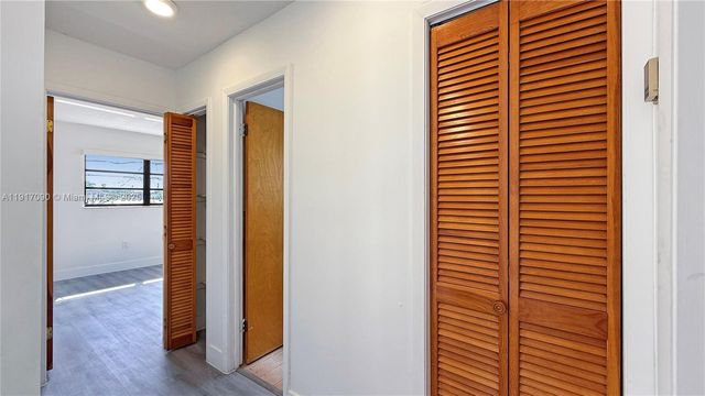 8877 SW 36th St, Miami, FL 33165