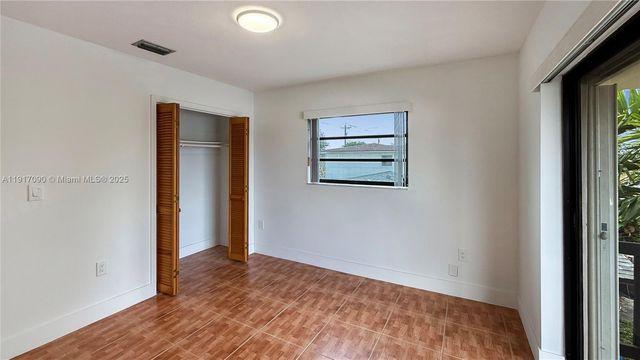 8877 SW 36th St, Miami, FL 33165