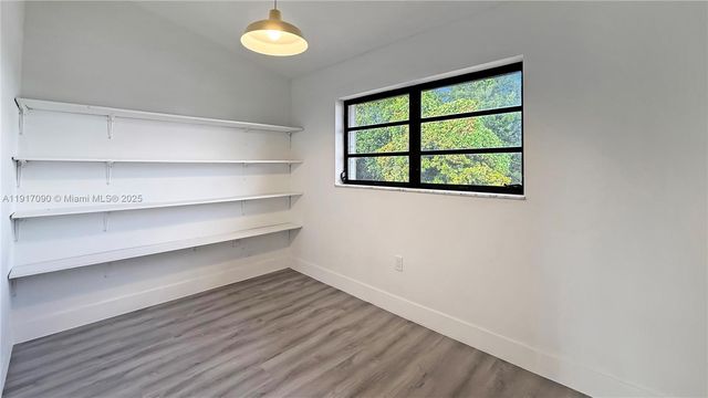 8877 SW 36th St, Miami, FL 33165