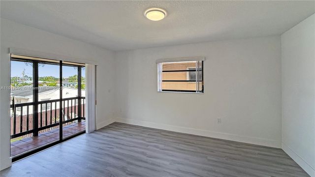 8877 SW 36th St, Miami, FL 33165