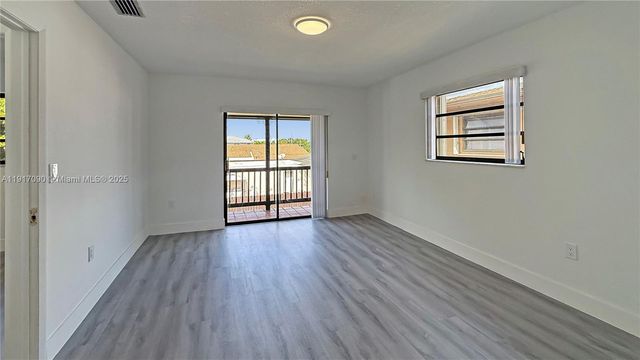 8877 SW 36th St, Miami, FL 33165