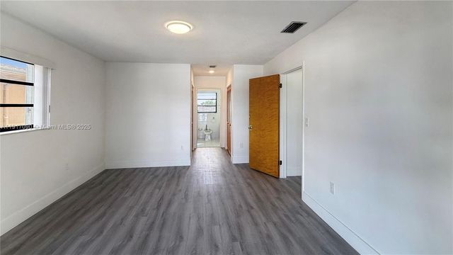 8877 SW 36th St, Miami, FL 33165