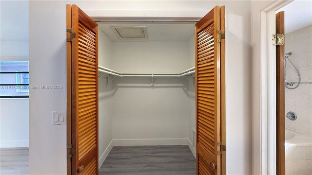 8877 SW 36th St, Miami, FL 33165