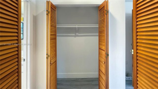 8877 SW 36th St, Miami, FL 33165