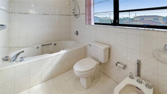 8877 SW 36th St, Miami, FL 33165