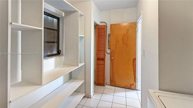 8877 SW 36th St, Miami, FL 33165