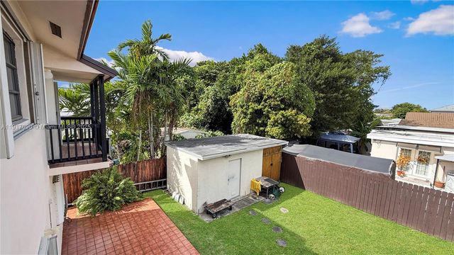 8877 SW 36th St, Miami, FL 33165