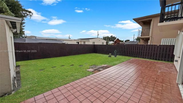 8877 SW 36th St, Miami, FL 33165