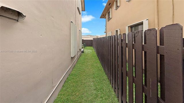 8877 SW 36th St, Miami, FL 33165