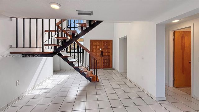 8877 SW 36th St, Miami, FL 33165