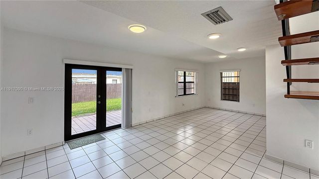 8877 SW 36th St, Miami, FL 33165