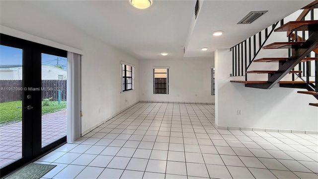 8877 SW 36th St, Miami, FL 33165