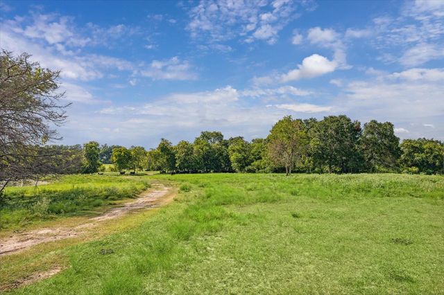 4008 Fm 949, Millheim, TX 77474