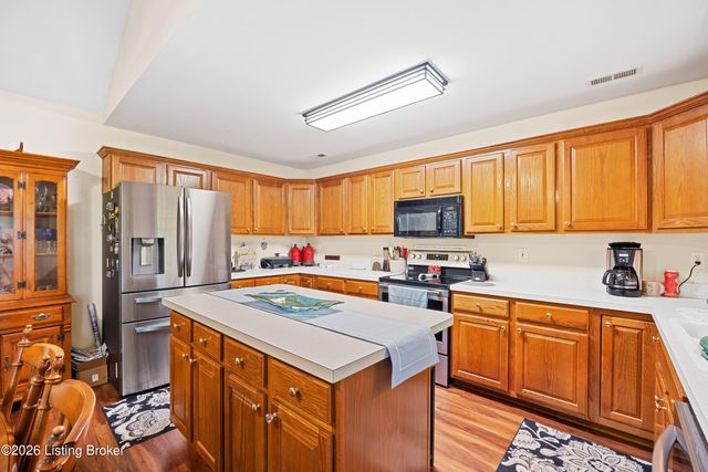 10700 Black Walnut Blvd, Louisville, KY 40229