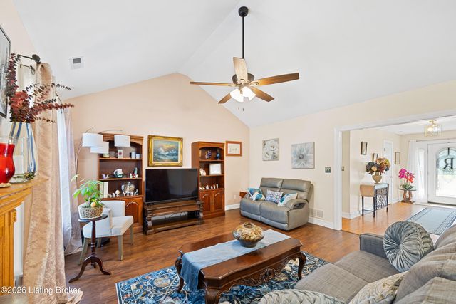 10700 Black Walnut Blvd, Louisville, KY 40229