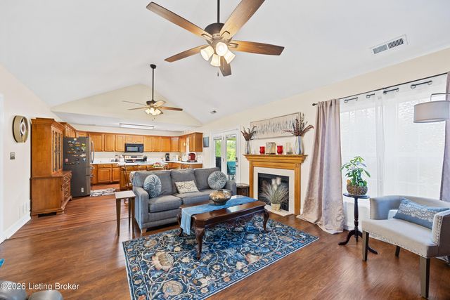 10700 Black Walnut Blvd, Louisville, KY 40229
