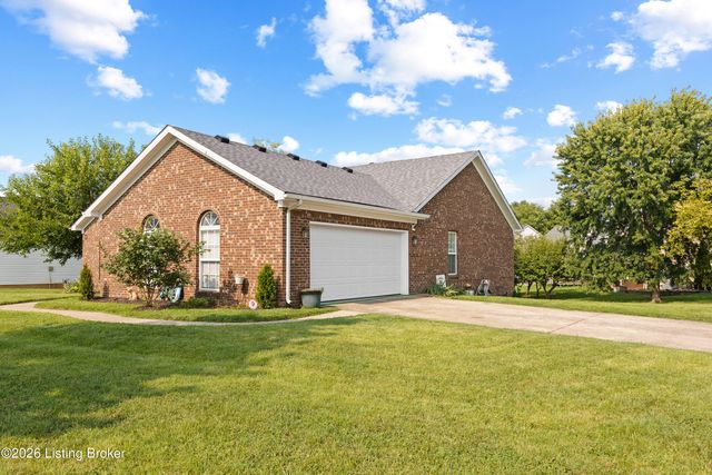 10700 Black Walnut Blvd, Louisville, KY 40229