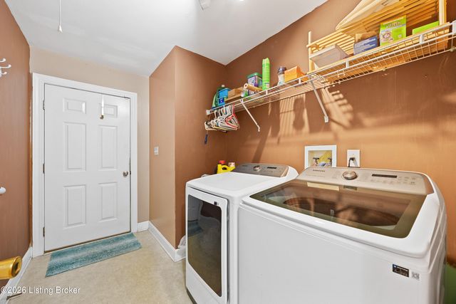 10700 Black Walnut Blvd, Louisville, KY 40229