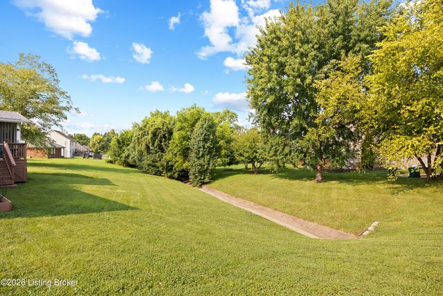 10700 Black Walnut Blvd, Louisville, KY 40229