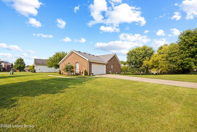 10700 Black Walnut Blvd, Louisville, KY 40229