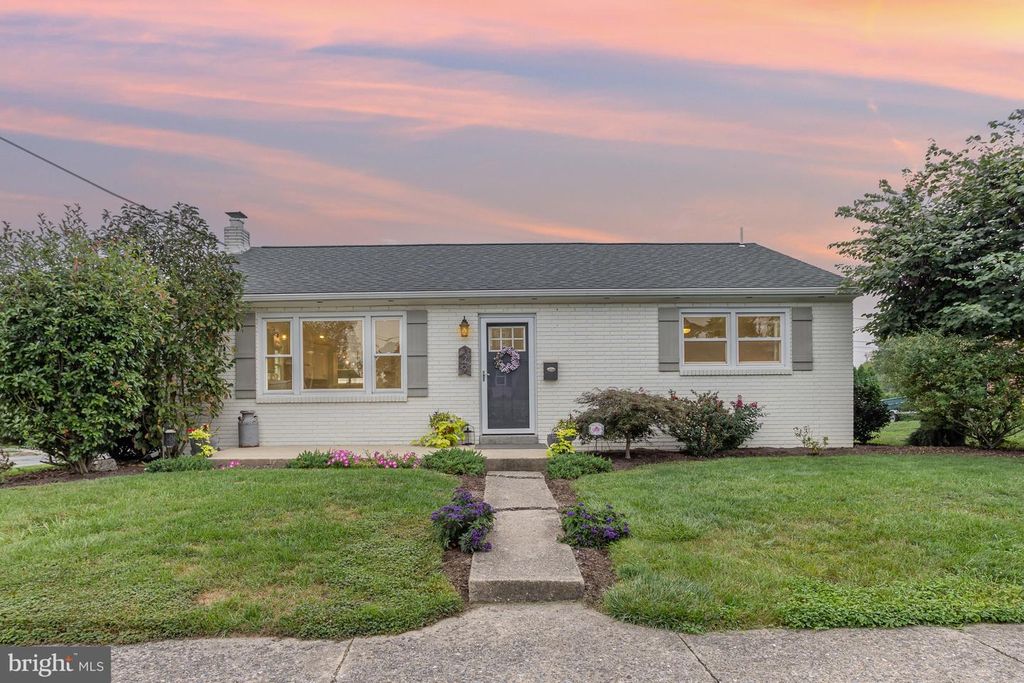 129 FORNEY DR, Lititz, PA 17543