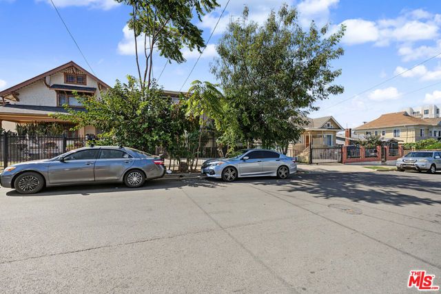 1121 S Mariposa Avenue, Los Angeles, CA 90006