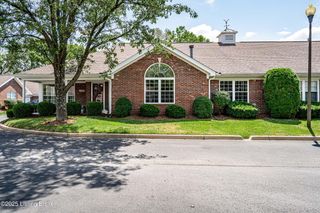 10518 Eagle Pines Ln, Louisville, KY 40223