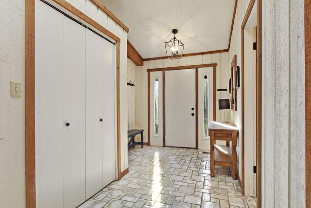 9499 402nd AVENUE, Genoa City, WI 53128