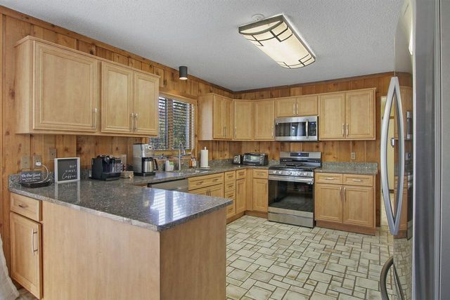 9499 402nd AVENUE, Genoa City, WI 53128