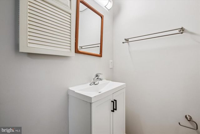 209 S VIRGINIA AVE, Falls Church, VA 22046