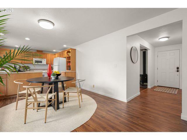 911 SNELL St, Eugene, OR 97405